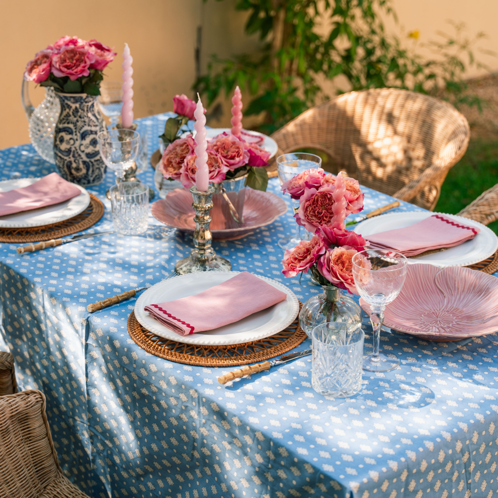 How to Style an Outdoor Table for Summer