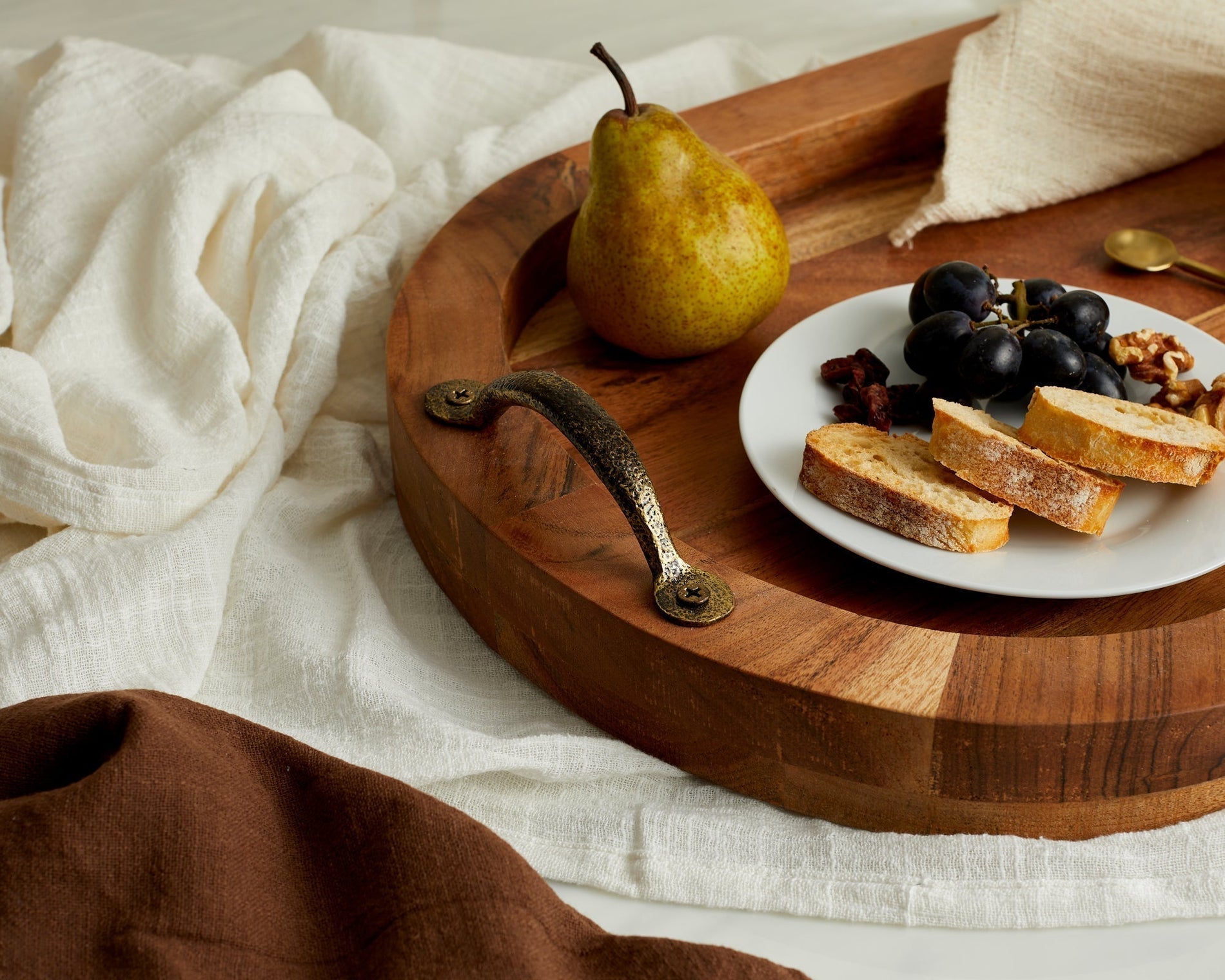Tools of the Table: Trays, Servers & the Secret to Summer Gatherings