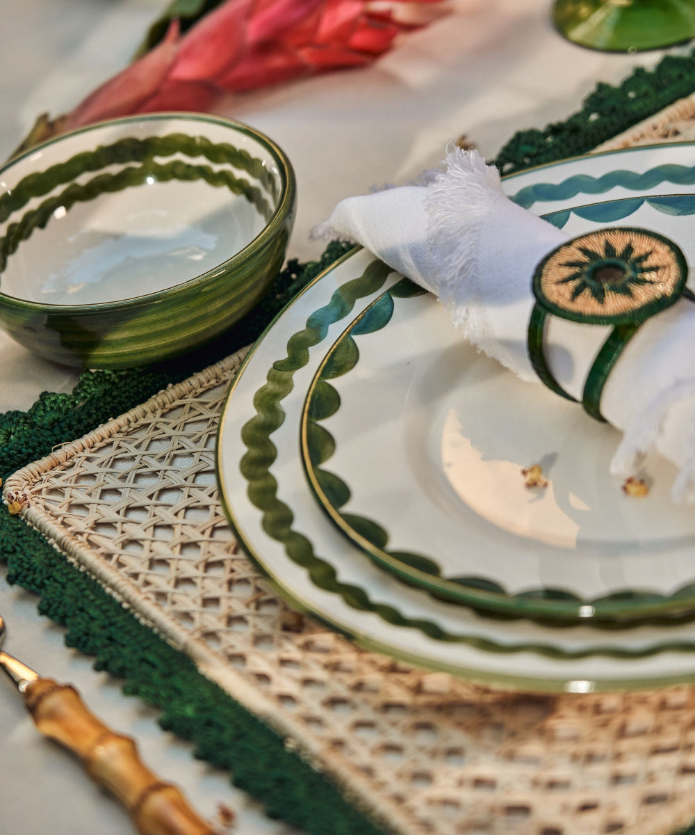 Dinner Table setting Ceramic dinner plate set with fern green scalloped edge painted rim.