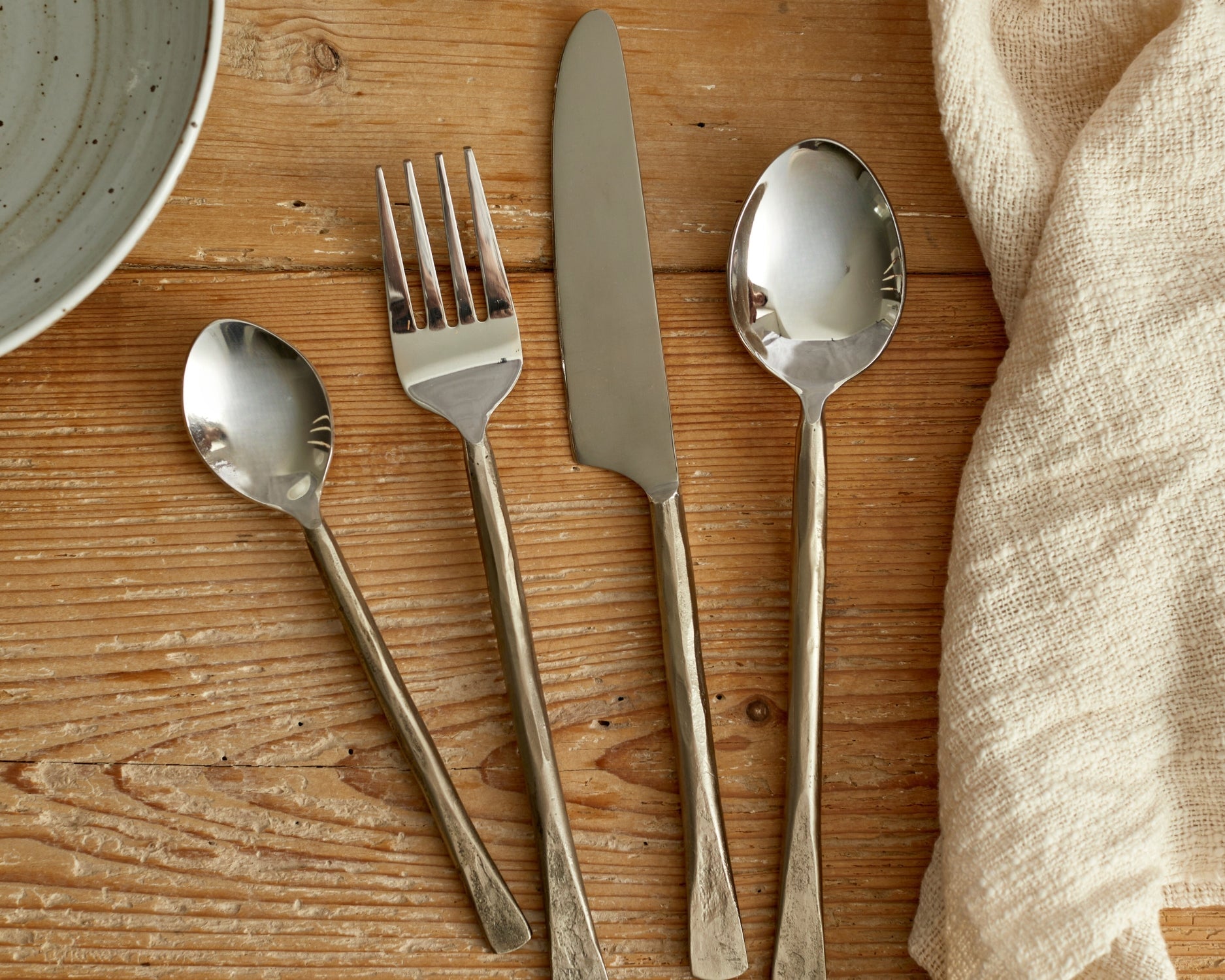 Lisbon Silver Stainless Steel Rustic Cutlery 16 or 24 Piece Set
