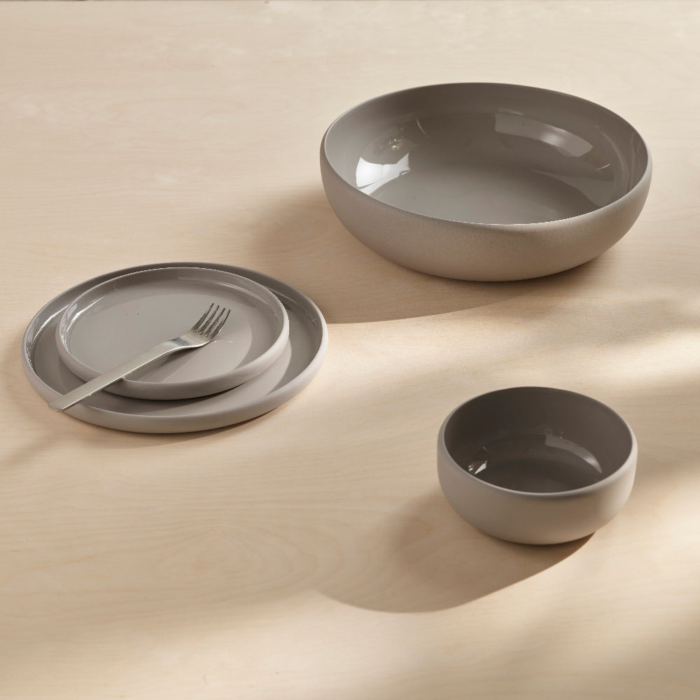 Aaron Probyn COLOMBO Grey porcelain serving bowl with coordinating plates and smaller bowl