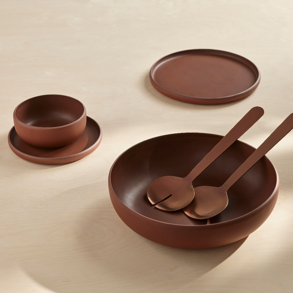 Large Terracotta COLOMBO serving bowl with two serving spoons and matching porcelain tableware