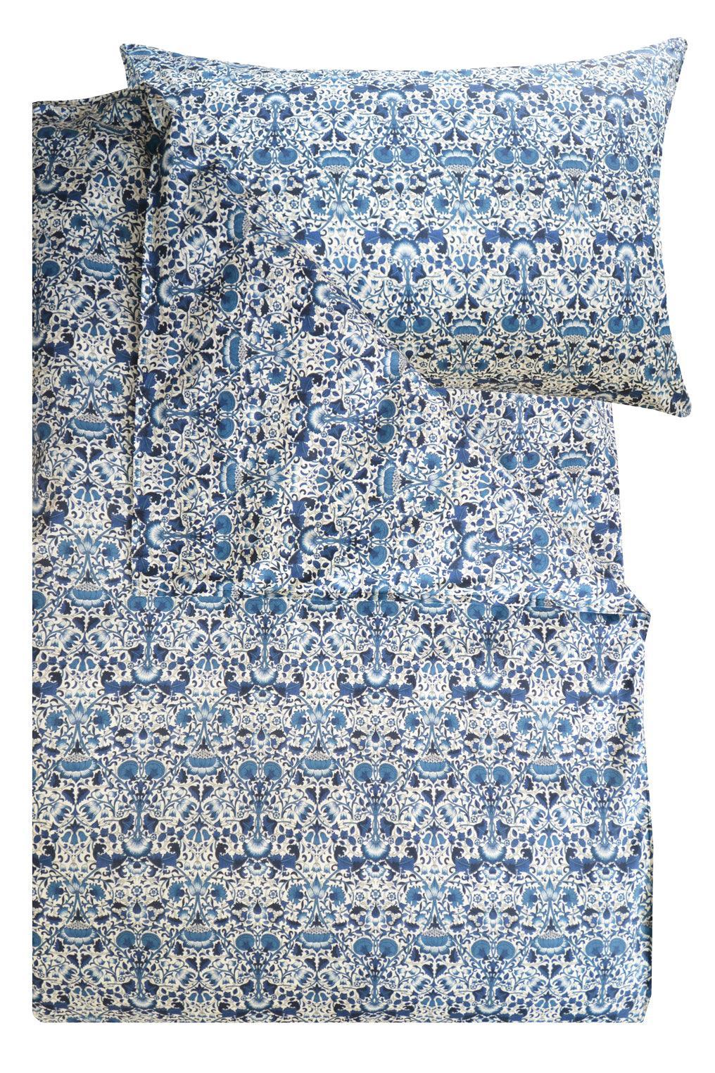 Blue and white patterned bedding set with pillowcases