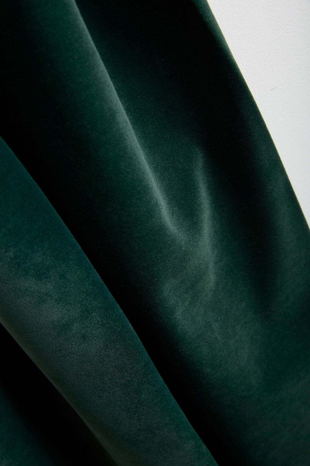 Detail of the large forest green Christmas bow by Kika Bespoke