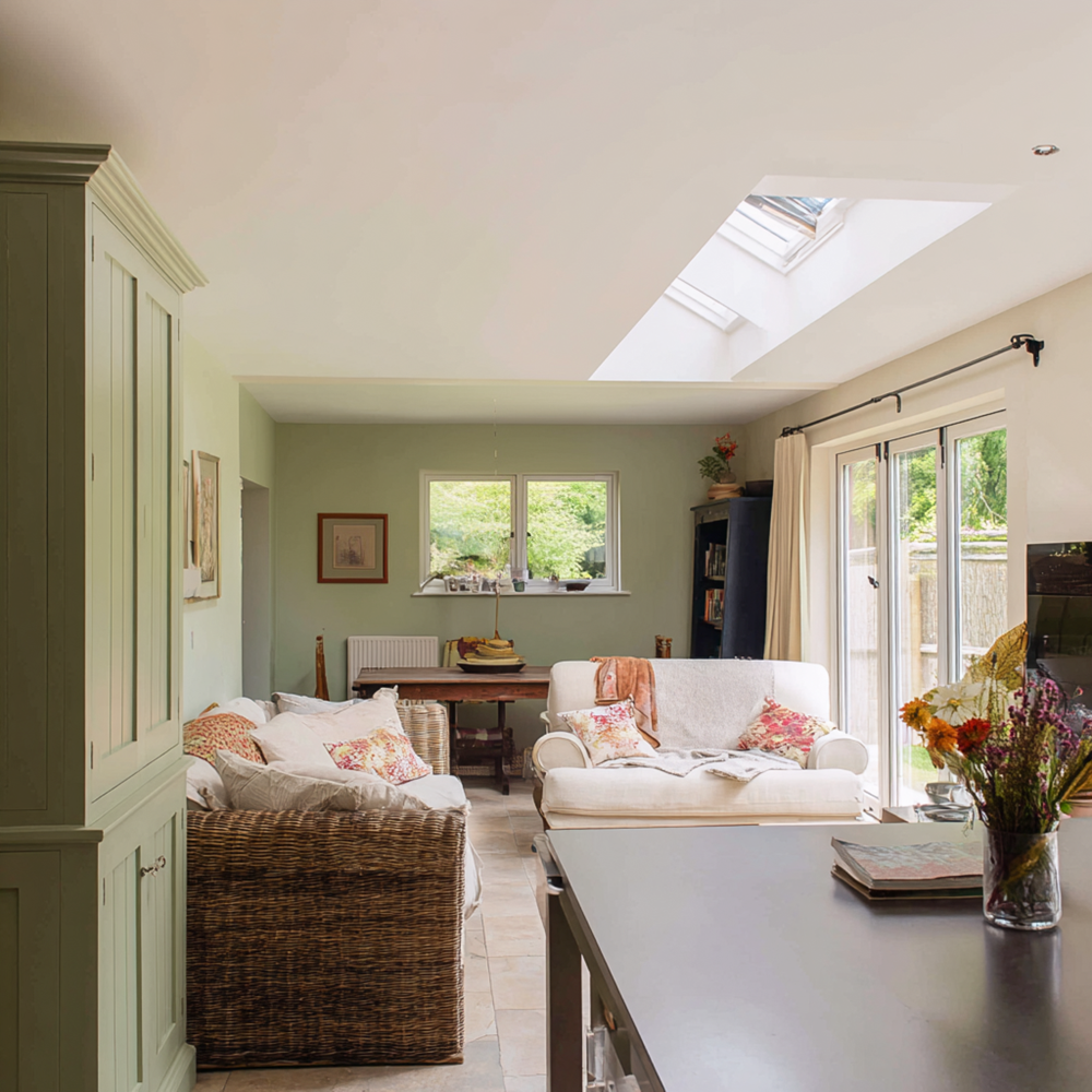 Little Knights Gardner Green rich country green paint colour
