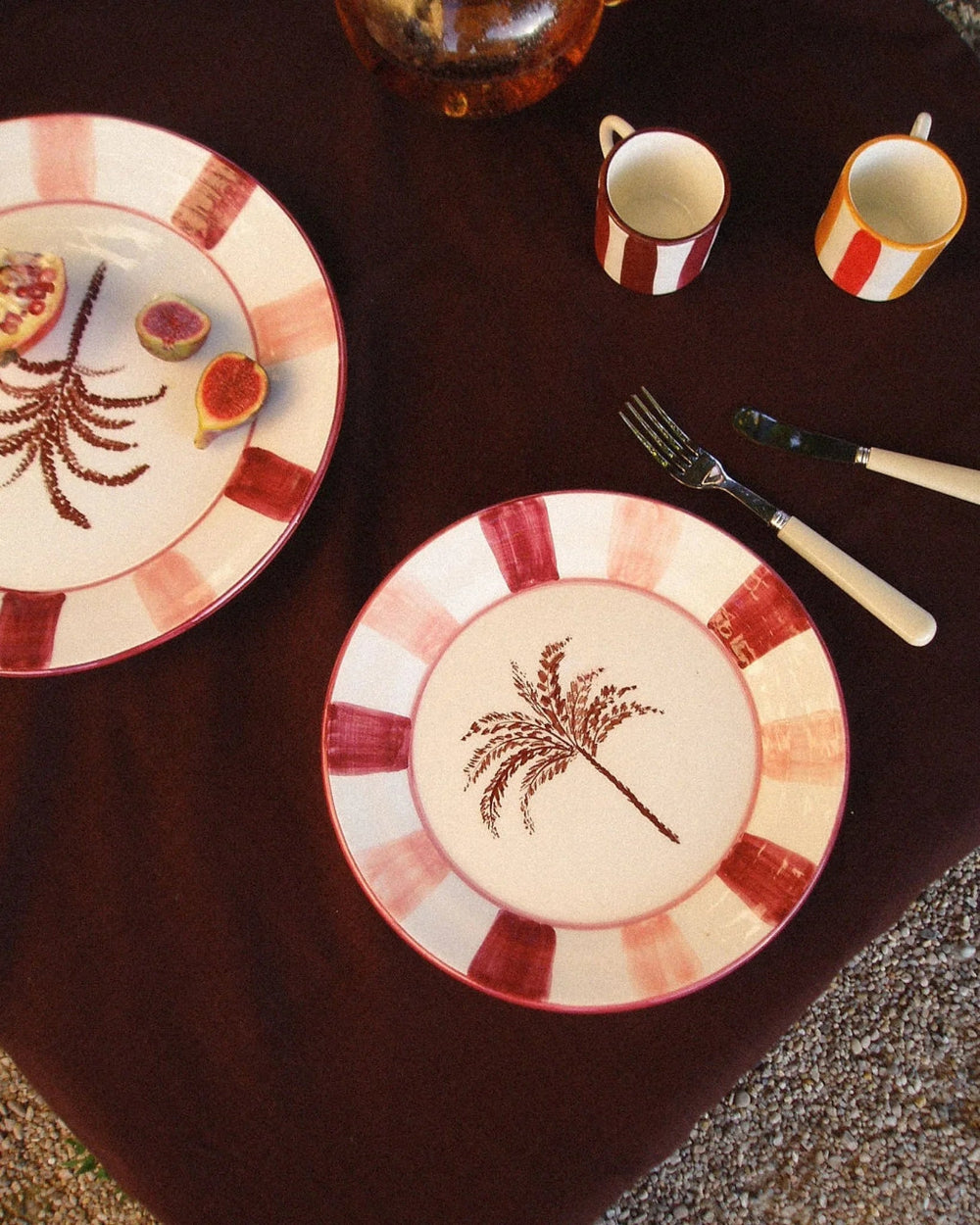 Woven Rosa Palmera serving platters in two sizes, 26 cm and 31 cm